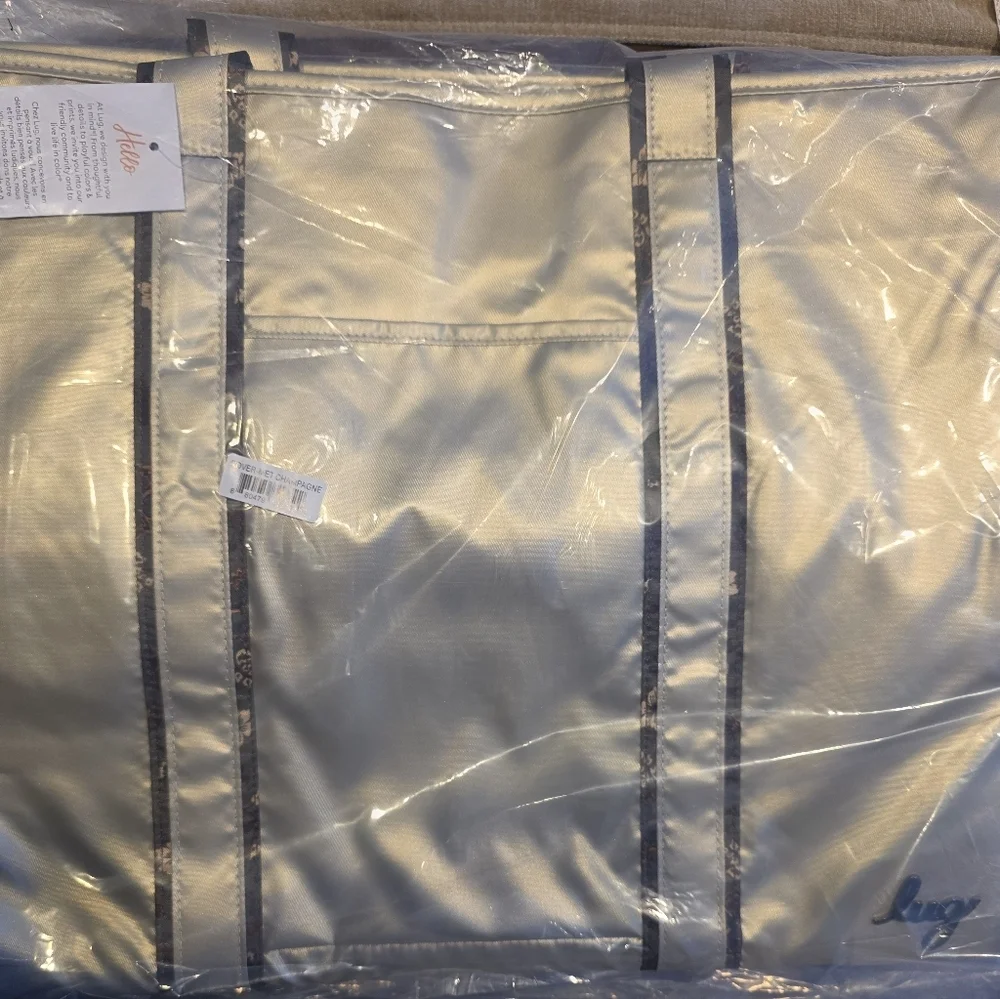 NWT- LUG- ROVER XL- Metallic Champagne